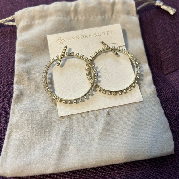 KENDRA SCOTT Charlie Grace Gold Hoops - Picture 4 of 5